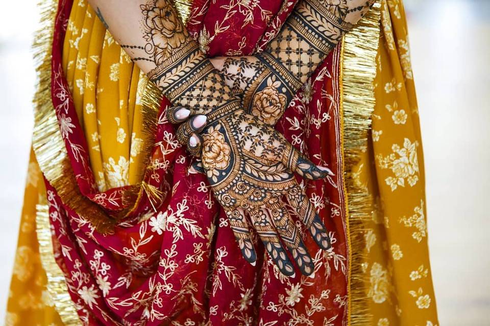 Up Your Look With These Stunning Karwa Chauth Mehndi Designs