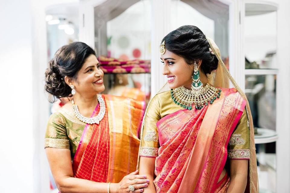 Kanjeevarams In Colours Other Than Red And Gold! | South indian bride,  Indian bride, Hindu bride