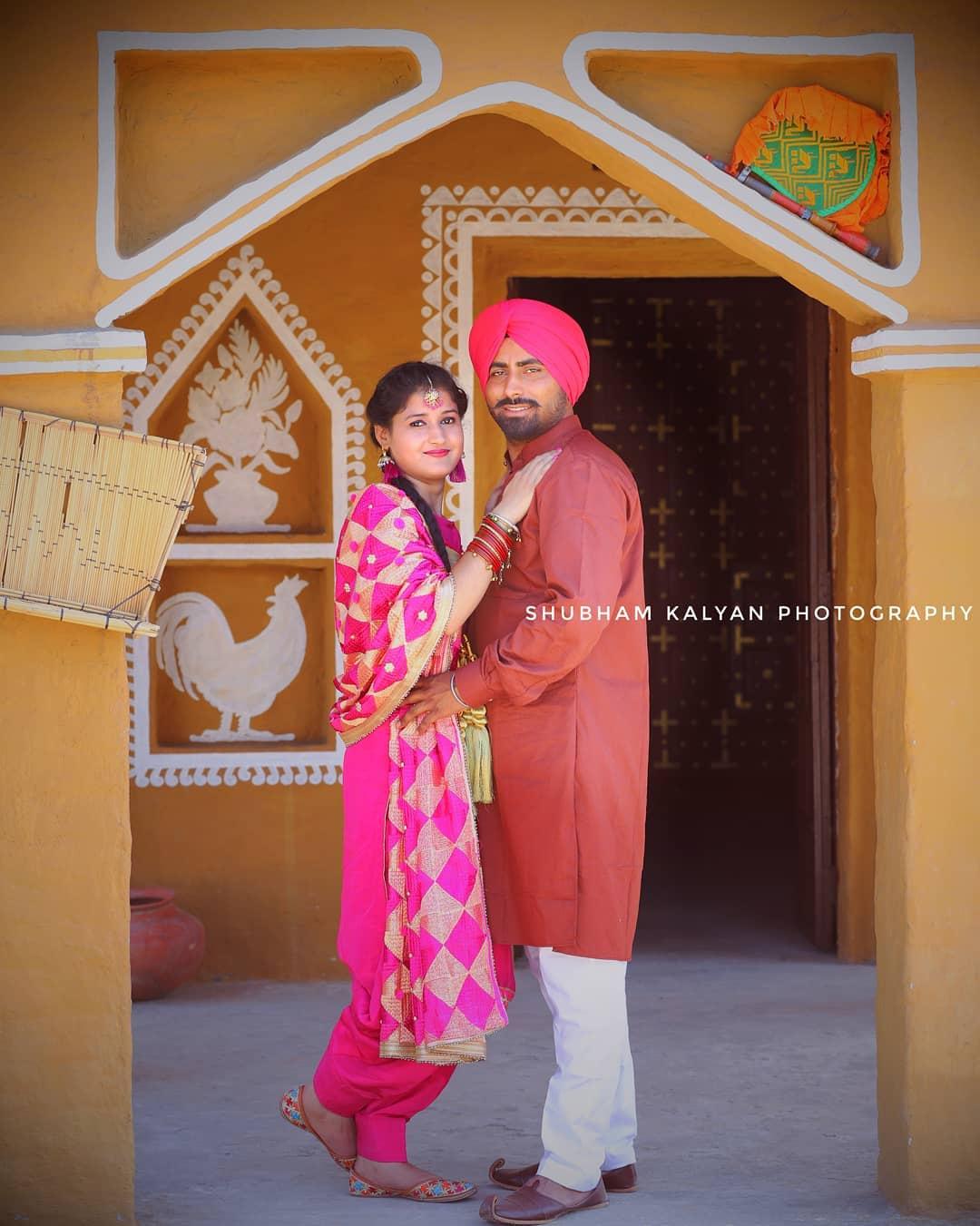 Pin by ManDy Ca on Punjabi couple | Wedding couple poses photography, Pre  wedding photoshoot outdoor, Romantic couples photography