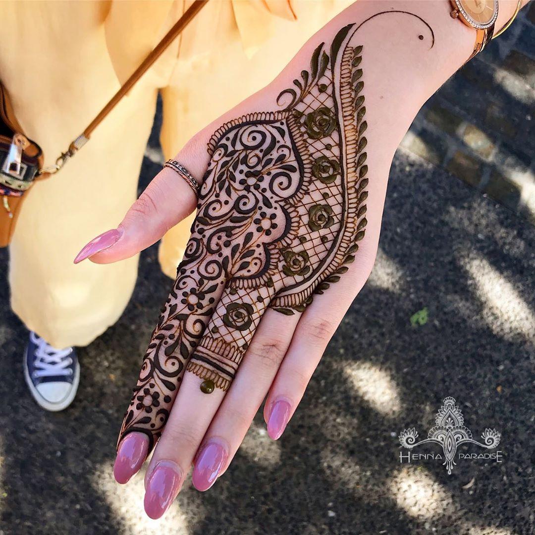 Finesse Your Karwa Chauth Mehndi Designs With These Creative Ideas! |  StyleGods