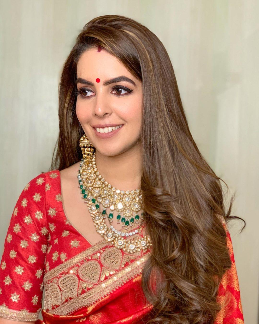 Beyond Basics: 30 Diverse Hairstyles for a Saree