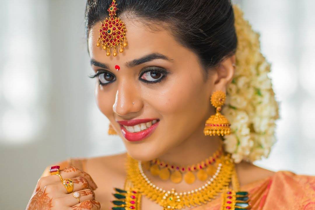 Young Girl In Traditional Kerala Saree And Stock Photo By , 58% OFF