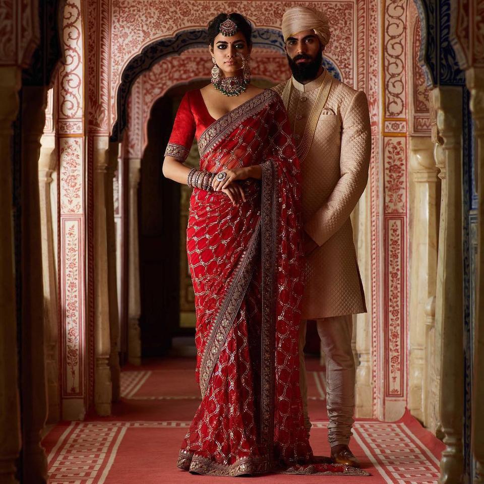 10 Stunning Styling Ideas for Red Sarees for Wedding for the Upcoming ...