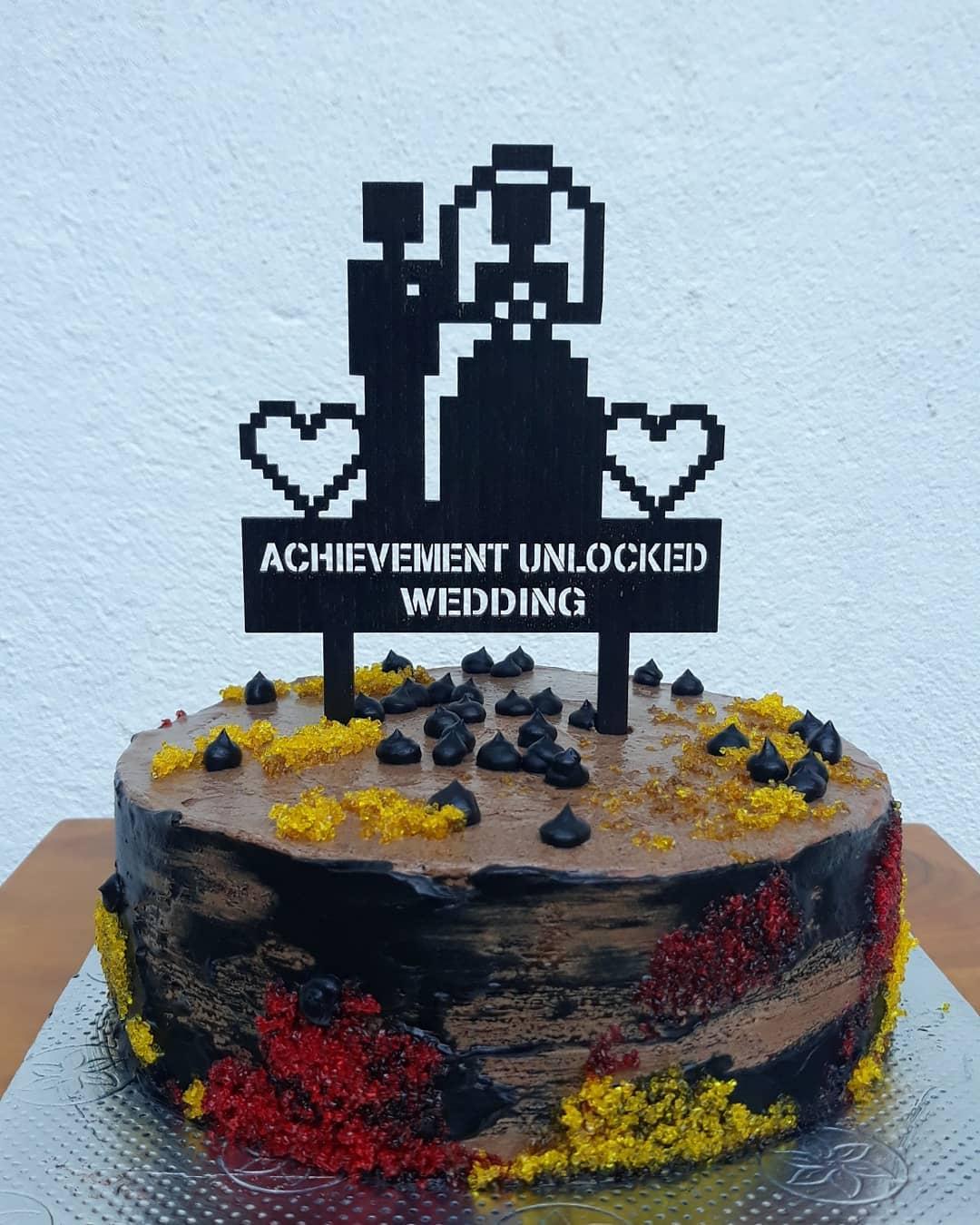 Funny wedding cake - Decorated Cake by Silvia Caballero - CakesDecor