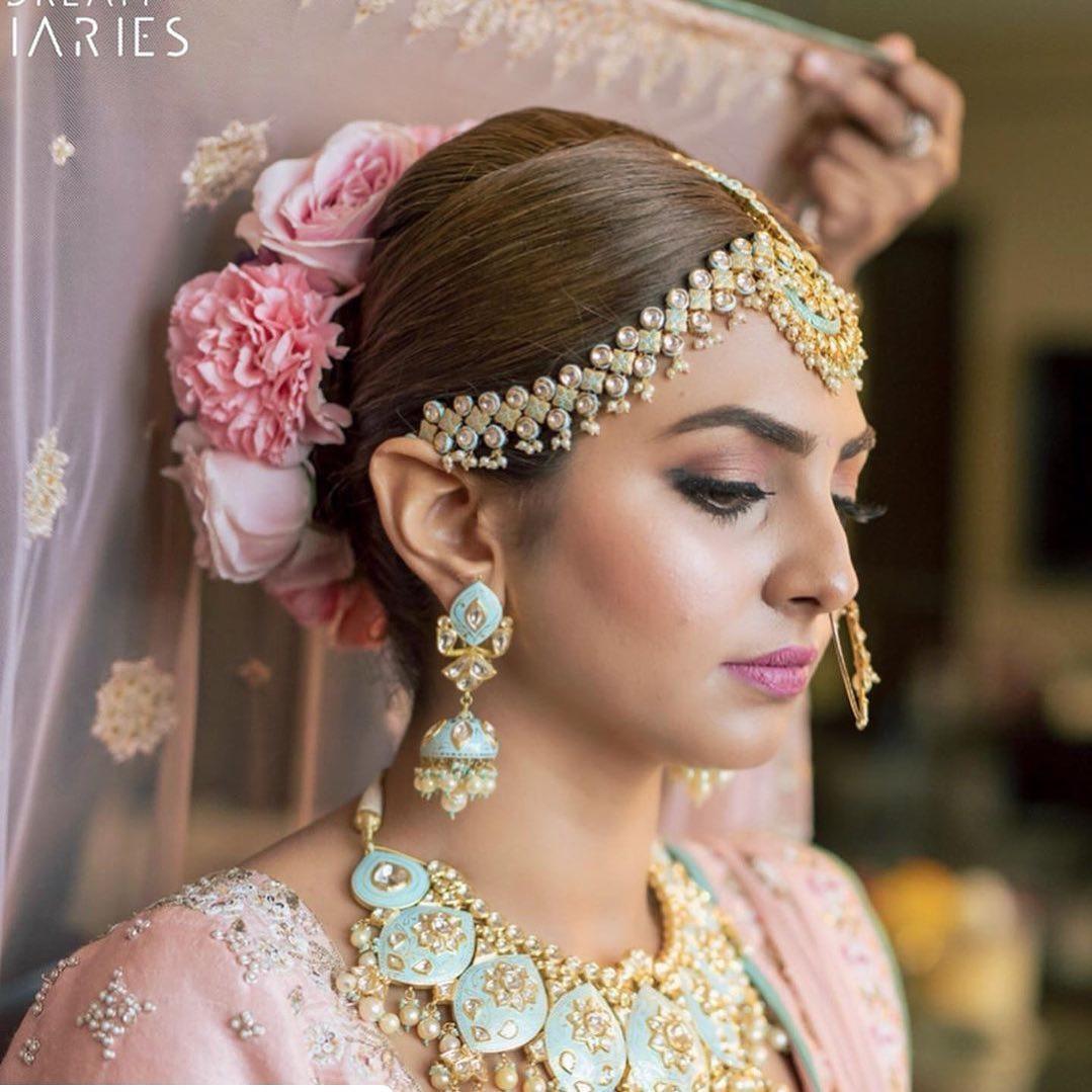 Matha Patti And Mang Tikka Hairstyles For Party 202324  Indian wedding  hairstyles Tikka hairstyle Wedding jewellery collection