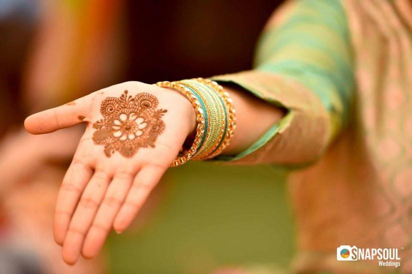 Palm Length Mehendi Design Services at best price in New Delhi