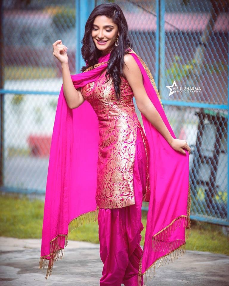 Latest Punjabi Suits in Pink That Would 