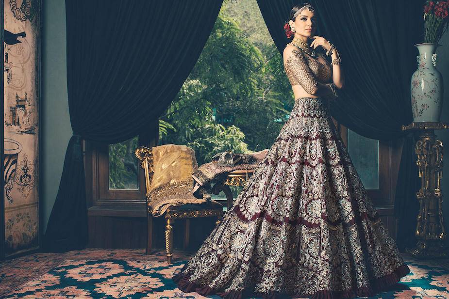 This is the best Manish Malhotra lehenga I found amongst all that were seen  in Diwali Szn. Just the perfect amount of festive blingy without being OTT  like the others ✨ :