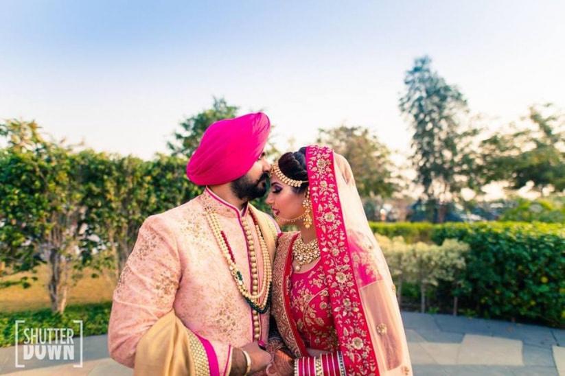 Wedding couple posing - PixaHive