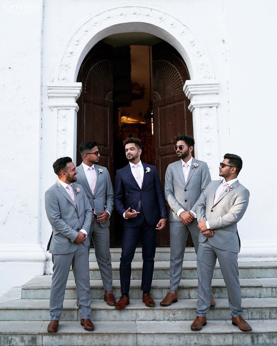 69821 best pose lumiere wedding company groomsmen