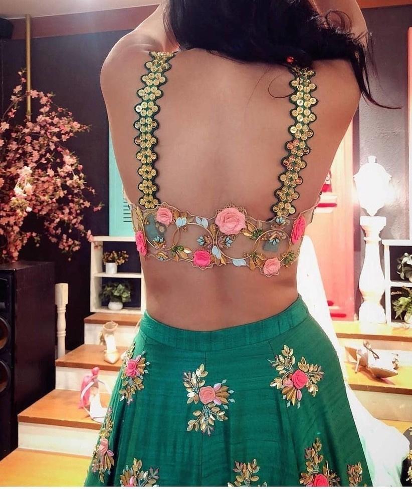 Double Dori To Cut-Out Style, Deep Back Blouse Designs That You Need To  Steal From These Bollywood Divas