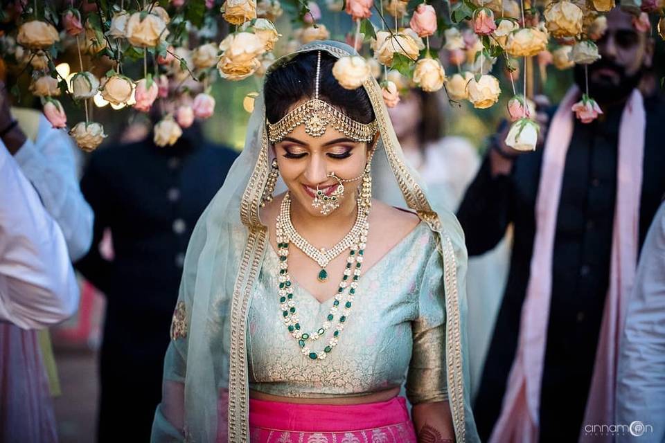 How to recreate Mira Rajput Kapoor's Anamika Khanna wedding look | VOGUE  India