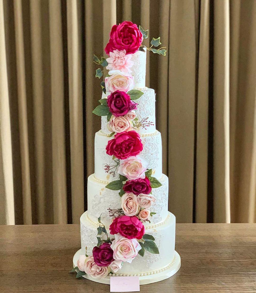 41 Beautiful Wedding Cakes To Inspire You For Your 2022 Wedding |  WeddingBazaar