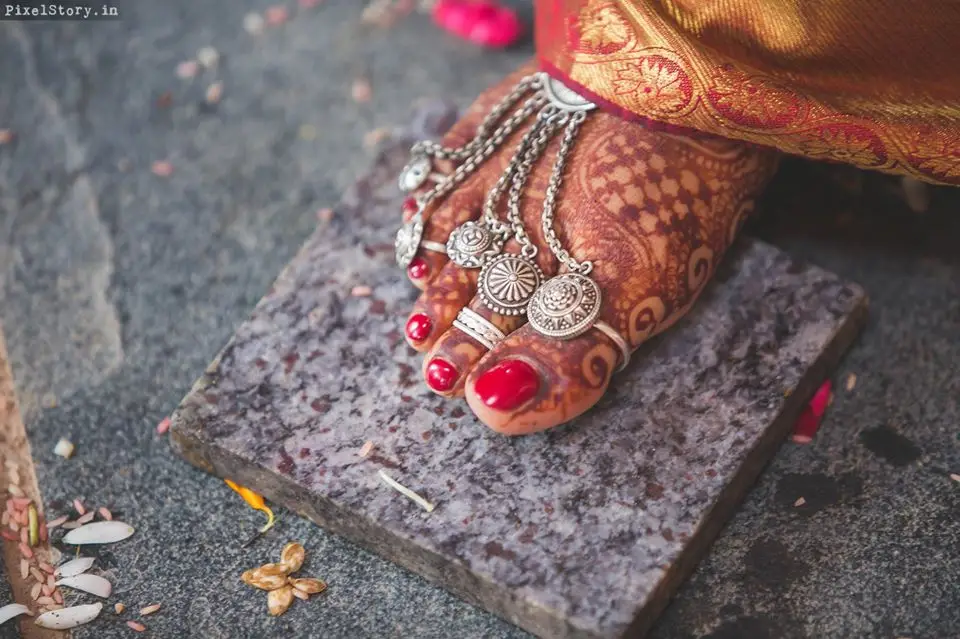 Buy Pure Silver Traditional Maharashtrian Masoli Toe Rings - (Set of 2)  Online