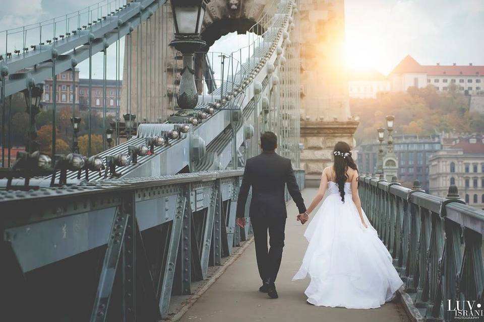 Cute Candid Wedding Poses For Couples That Have To Be Bookmarked!