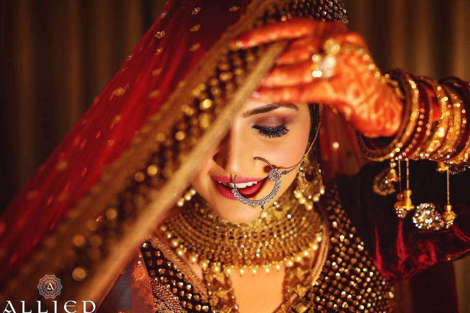 12 Mind-Blowing Wedding Gift for Girl Ideas For Those Who Love Makeup