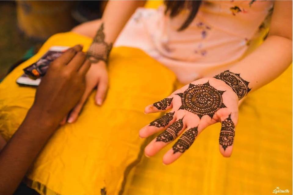 Kashmiri girl shows off her hands decorated with henna ahead of the Muslim  festival Eid-Al-Fitr. Eid Al-Fitr is a festival that marks the end of the  Muslim holy month of Ramadan. (Photo