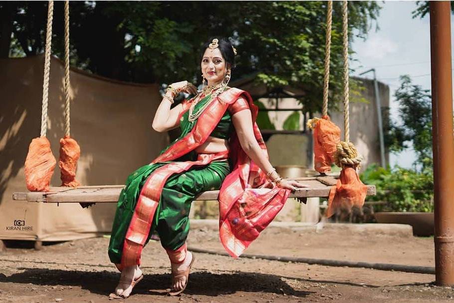 Poses in saree: Nauvari saree poses for Instagram-worthy pics (Standing and  Sitting) – News9Live