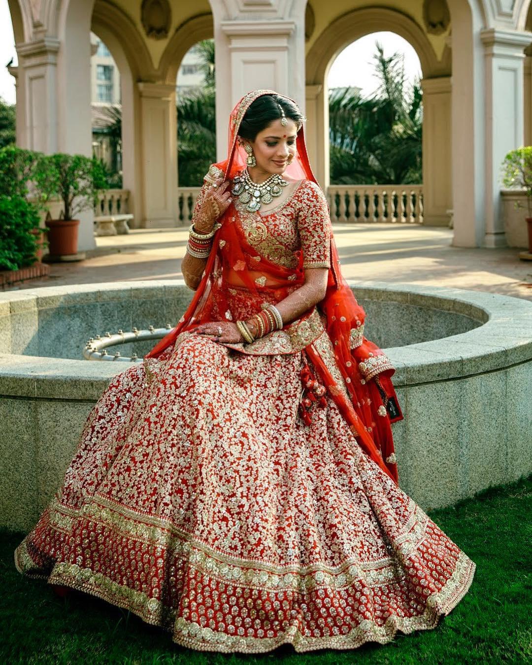 14 Prettiest Red Dupatta Designs to amp up your Bridal Lehenga |  WeddingBazaar