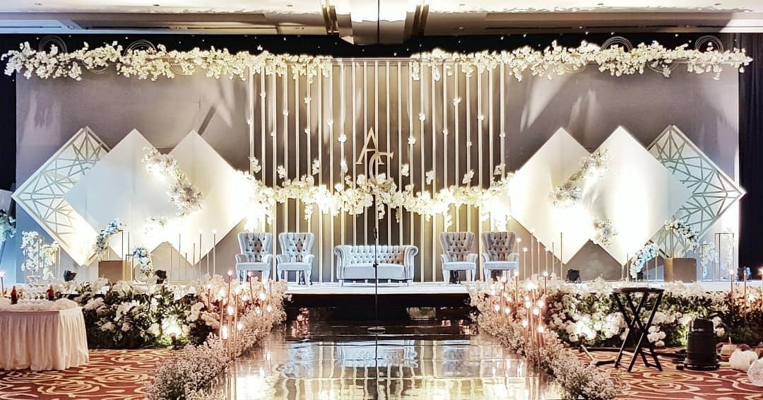 Check These Wedding Stage Decoration Tips for a Stunning Backdrop
