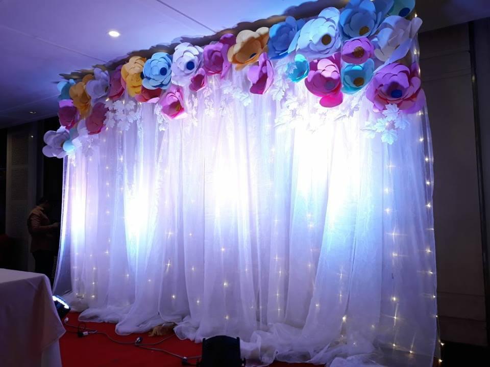 10 Simple Stage Decoration Ideas That Fit Into The Budget Right - Simple Engagement Decoration Ideas At Home