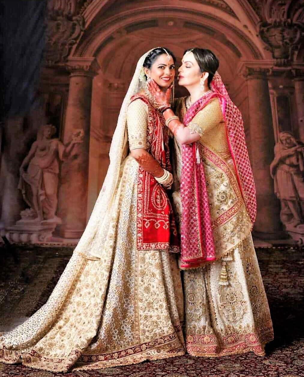 Bandhani Lehengas: A Big Yes If You Wanna Stand Out! | Indian bridal  outfits, Bridal lehenga red, Indian bride outfits