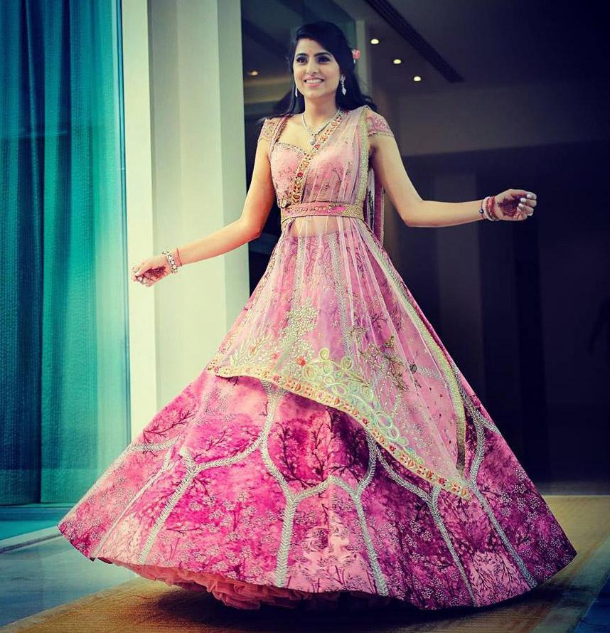 Beautiful Belted Bridal Lehengas That We Spotted On Real Brides | Indian  bridal outfits, Indian bridal, Bridal outfits