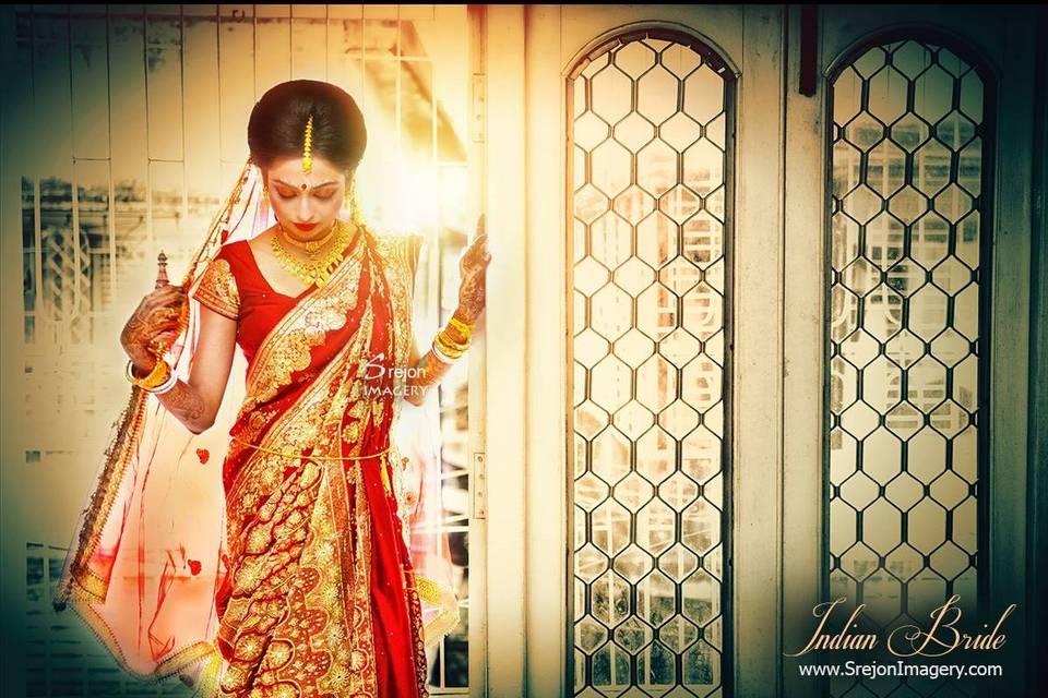 Sabyasachi Bengali Bride Recreated Anushka Sharma's Banarasi Saree Look  From Her Wedding Reception