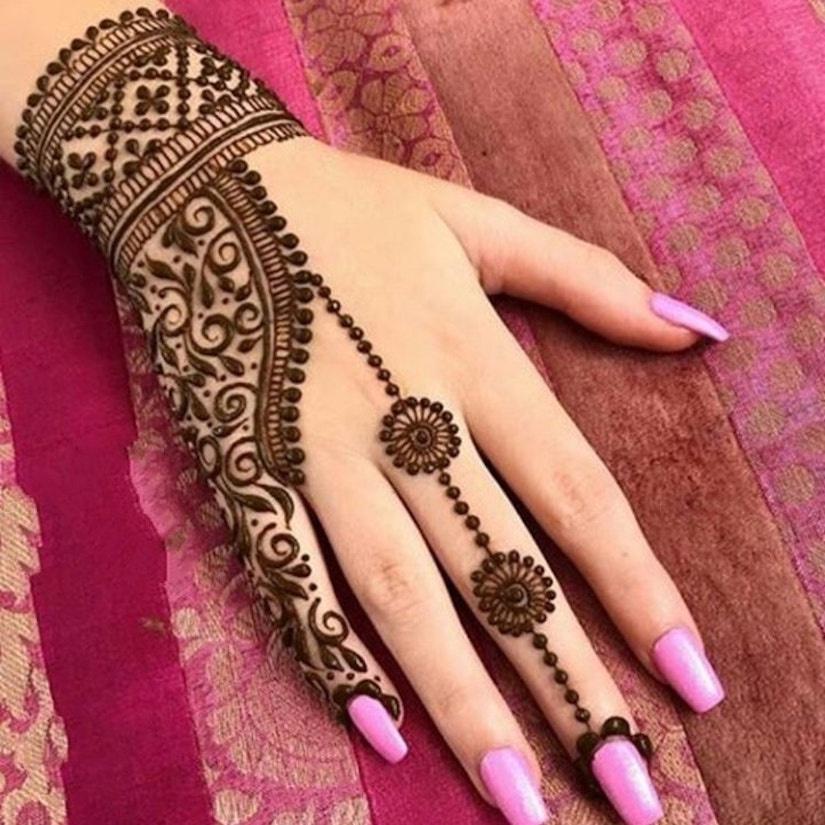 A Blend of Modern  Traditional Bangle Mehndi Designs for You