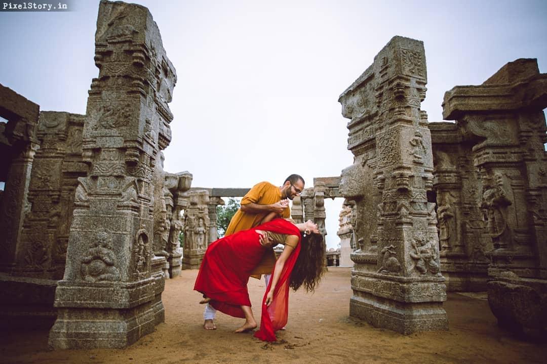 Female portrait in temple shoot pose - Stock Photo [104101036] - PIXTA