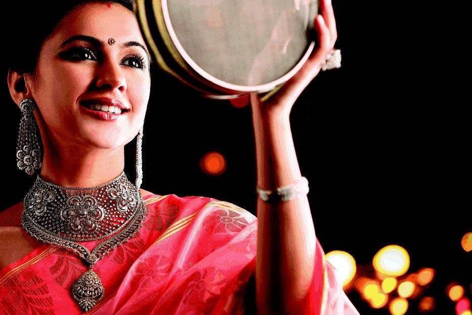 Karwa Chauth 2019: Ace Your First Fast After Marriage