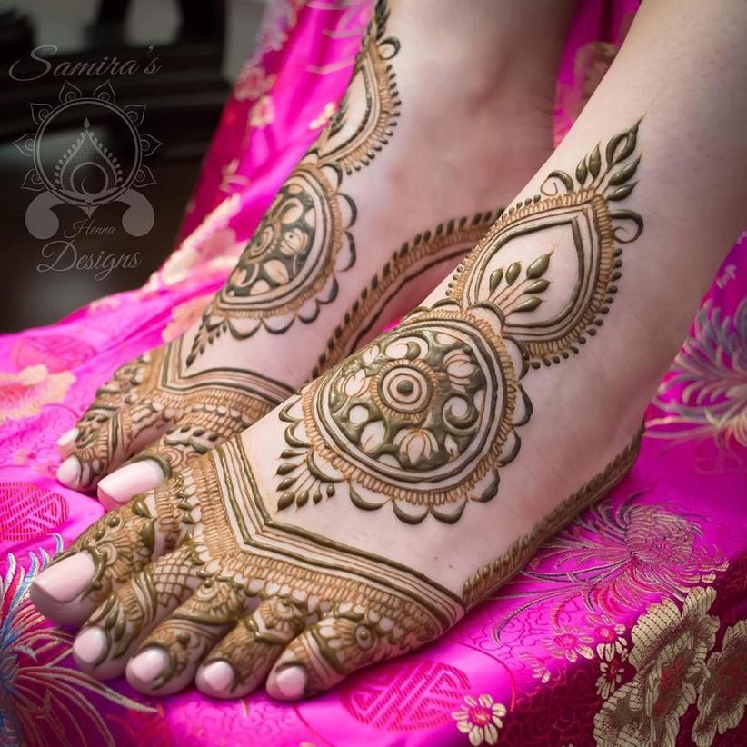 11 Best Mehndi Designs for Legs