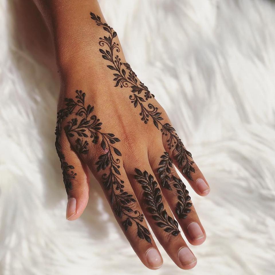 40+ Short Mehndi Designs for the Bride Who Loves All Things Minimal