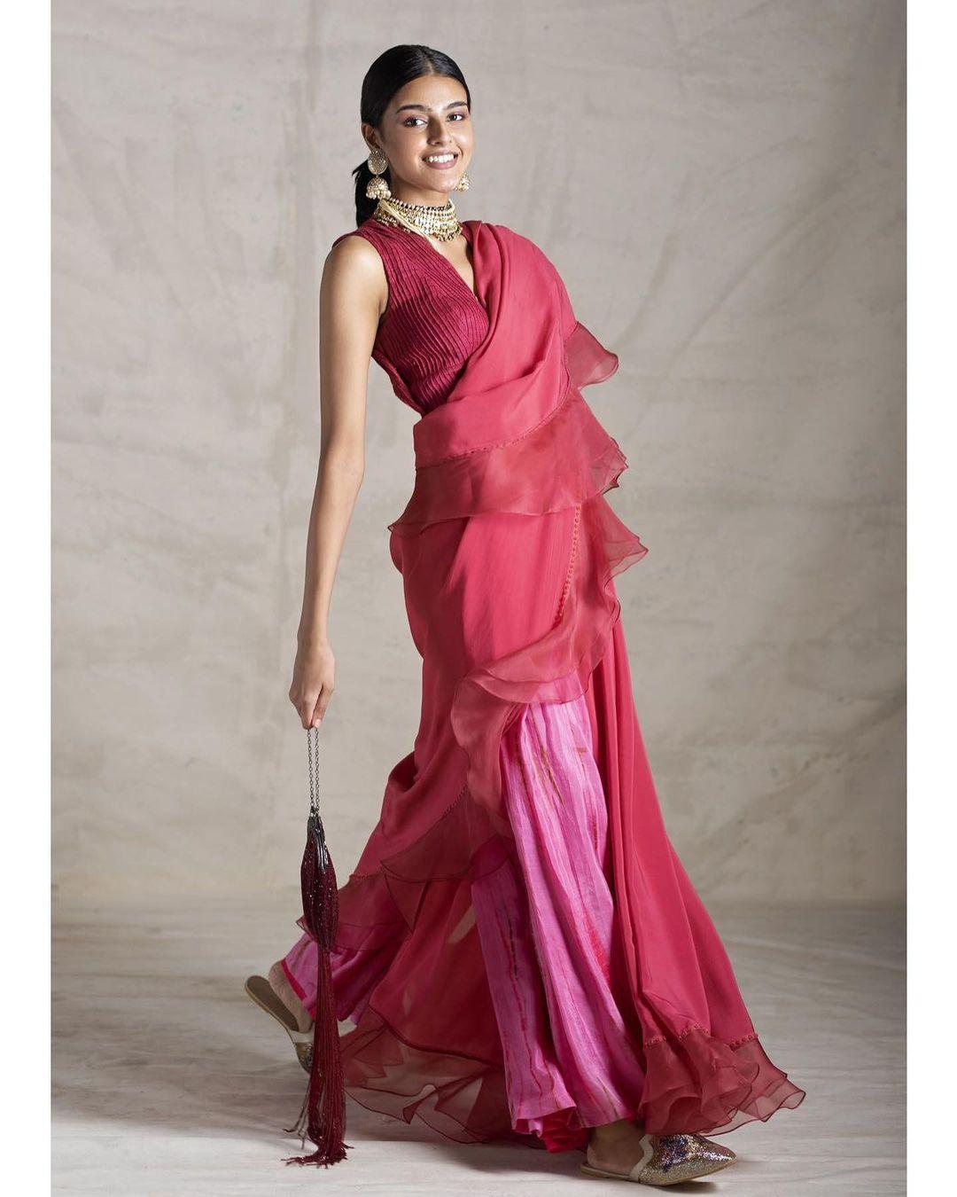 Party Wear Maroon Designer Gown, Size: 20*26 at Rs 860 in Kanpur | ID:  21442585148