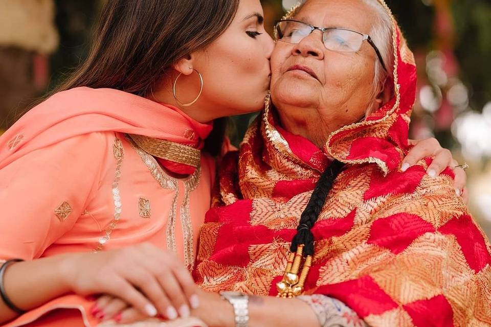 50+ Famous Mother's Day Quotes to Make Your Mother Smile