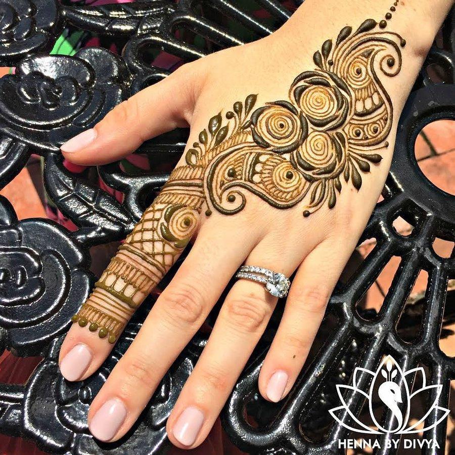 Simple Mehndi Design Stock Photos - Free & Royalty-Free Stock Photos from  Dreamstime