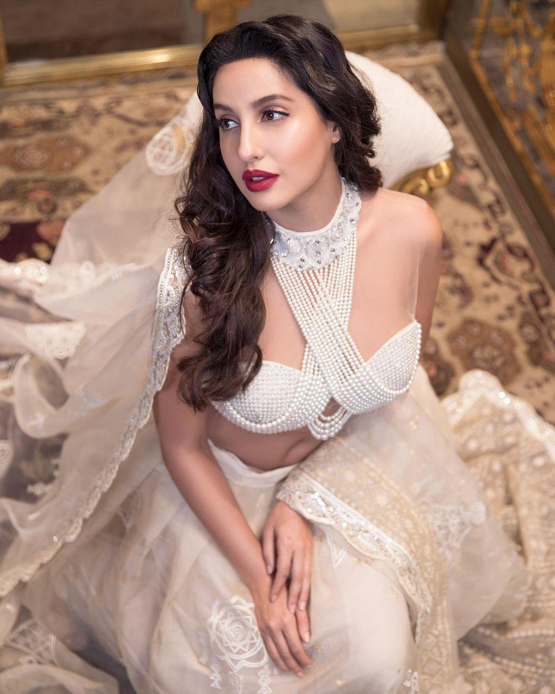 Nora fatehi is posing for a makeup look