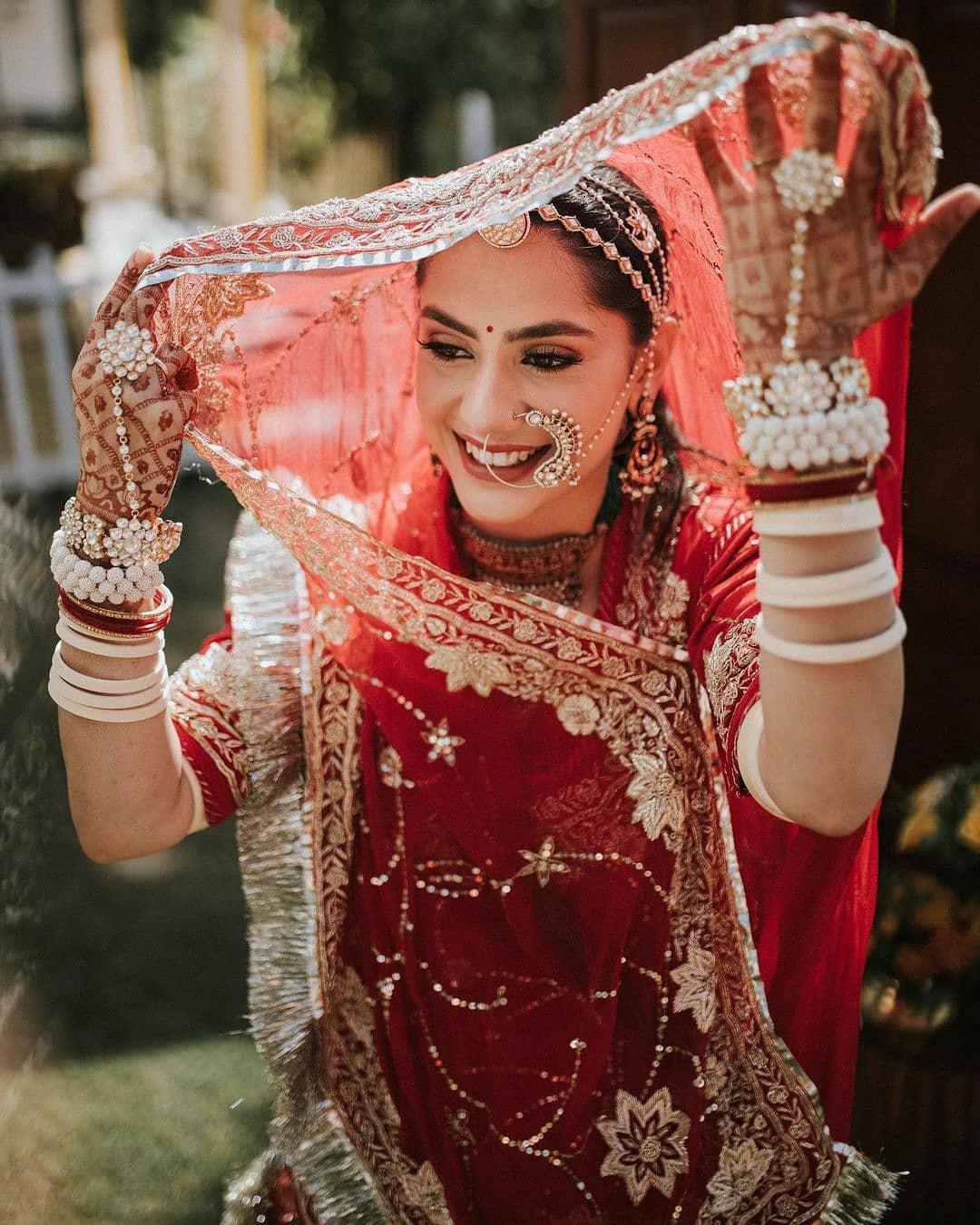 Indian Couple in National Rajasthan Sari Costume Editorial Stock Image -  Image of entertainment, clothing: 275957924