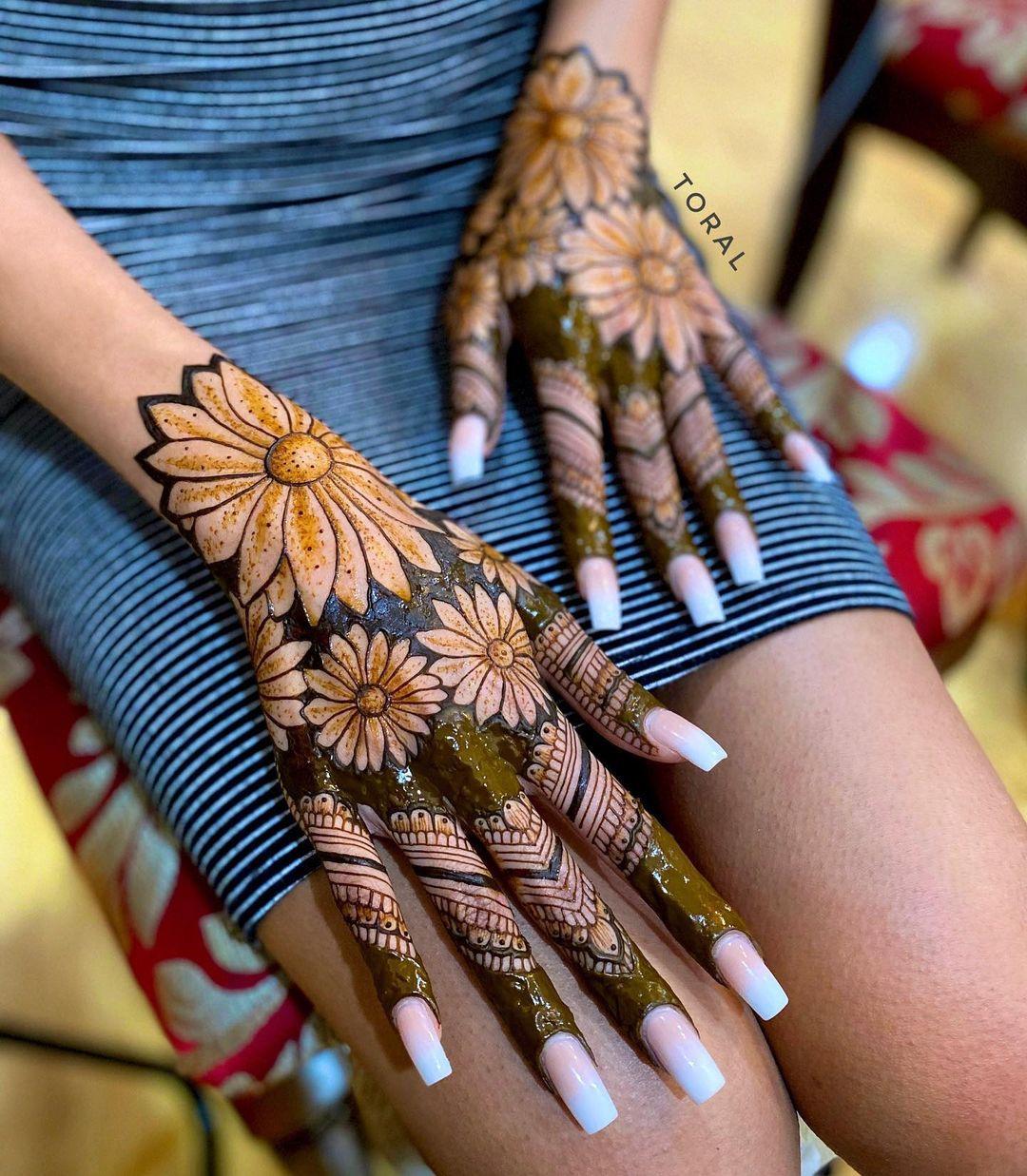 Trending Finger Mehndi Designs For The Bride And Her Bridesmaids