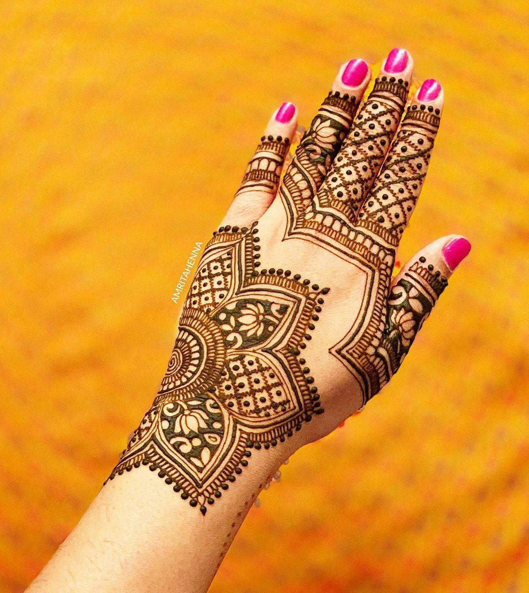 Amrita Henna - Follow on Instagram @AmritaHenna for more Henna Designs! # henna #hennatattoo #mehndi #mehndidesign #mehendi #hennaart #hennaartist |  Facebook