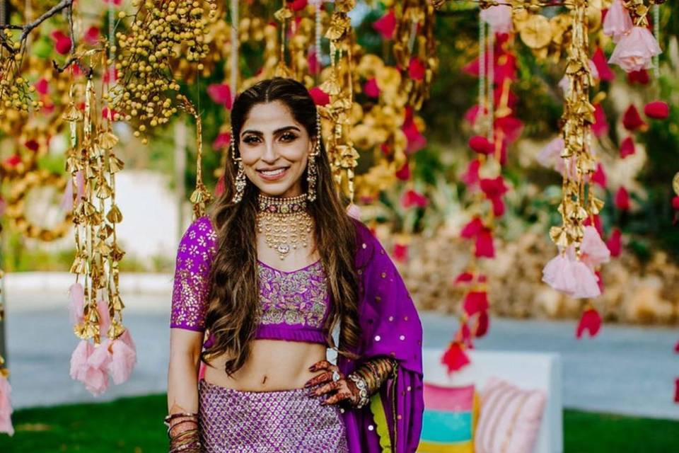 22 Bridal Hairstyles That Go Perfectly With Your Designer Lehengas, Bubble  Braids To Doughnut Buns