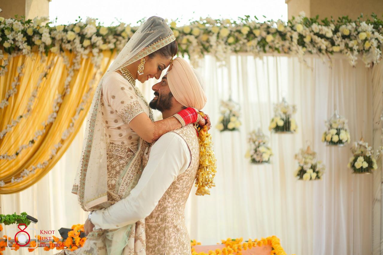 Top 20 Wedding Poses for Wedding photographers - FilterPixel