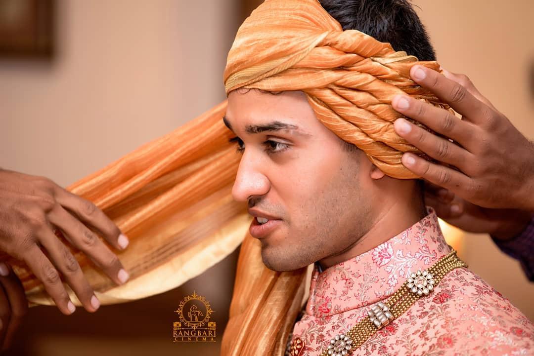 Rajasthani man wearing white traditional dress and red turban Stock Photo -  Alamy