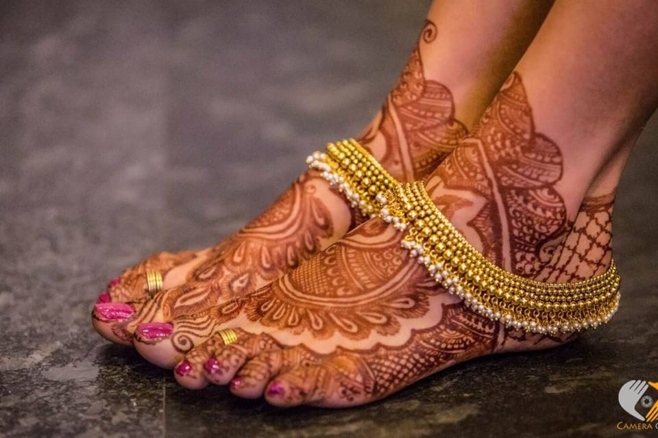 10 Swoon-worthy Bridal Anklets to Win You Over