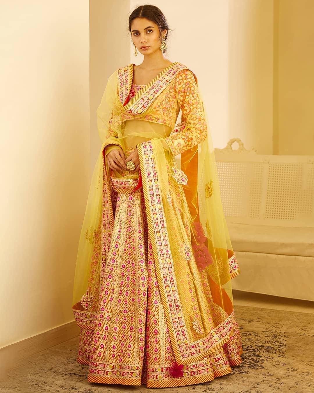Latest Karvachauth Collection: Buy Latest Indian Designer Karvachauth Sarees  Online - Utsav Fashion