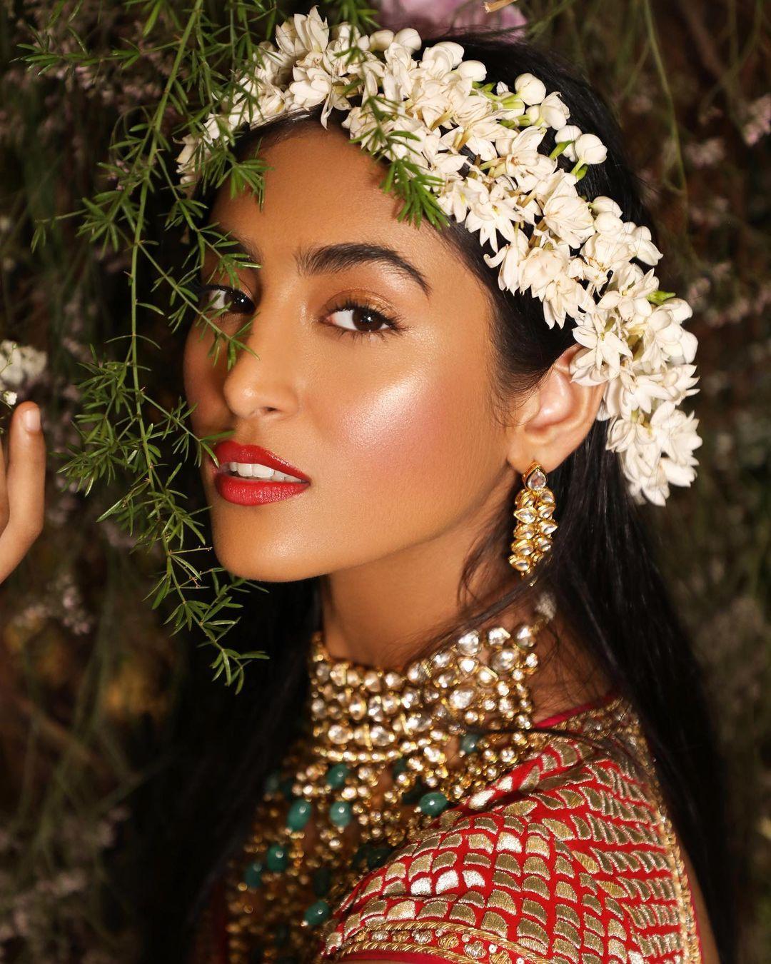 Photo of bride with metallic blue eye makeup for sangeet