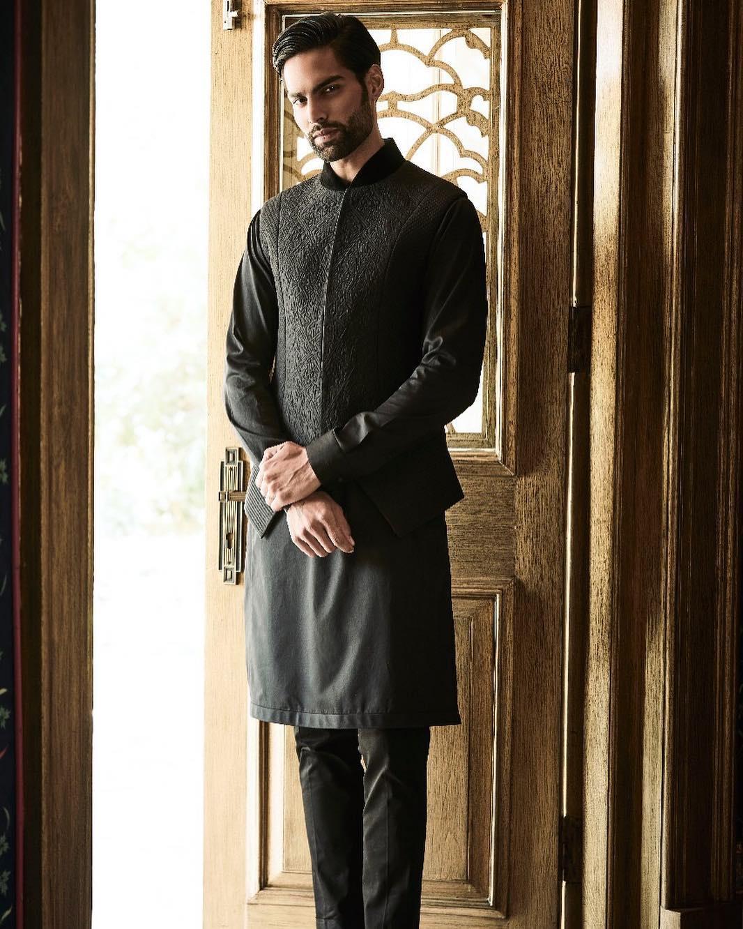 Black best sale kurta outfit