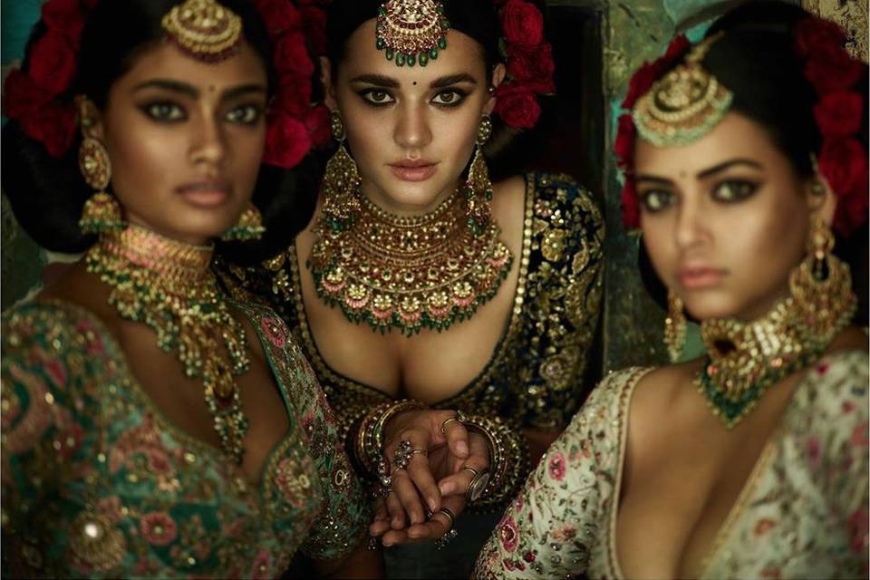 Jaw-dropping Statement Necklace Designs for the Bridesmaids