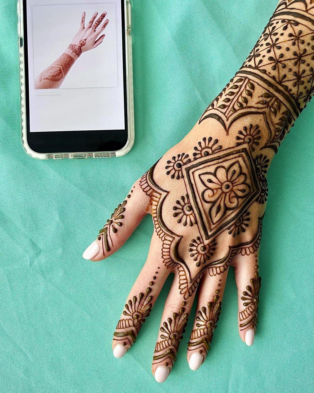 Mehndi Design Template (teacher made) - Twinkl