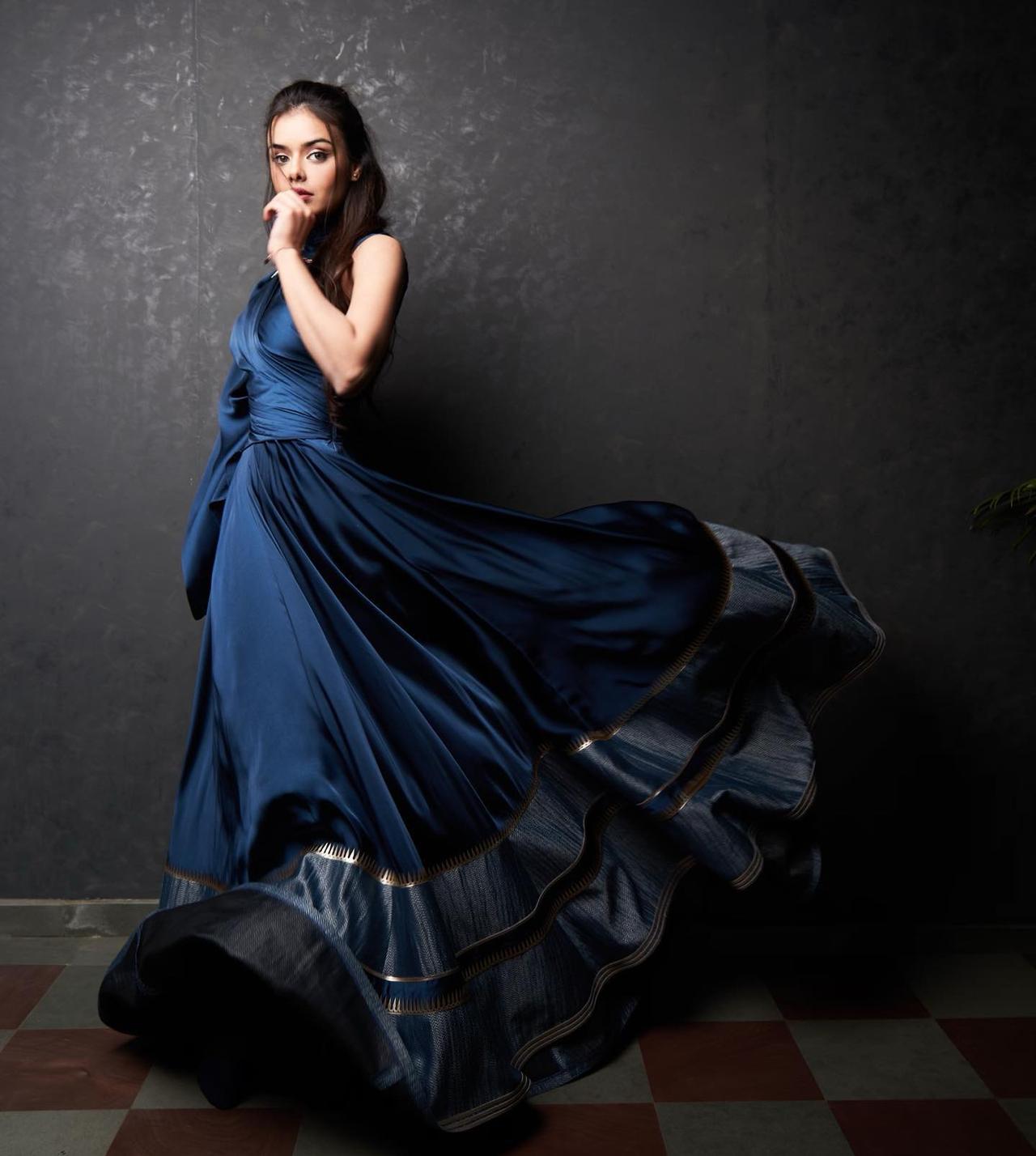 Khadi cotton Fancy Long Gown, Size : XL, XXlLXXXL, Design : printed at Rs  999 / Piece in Surat